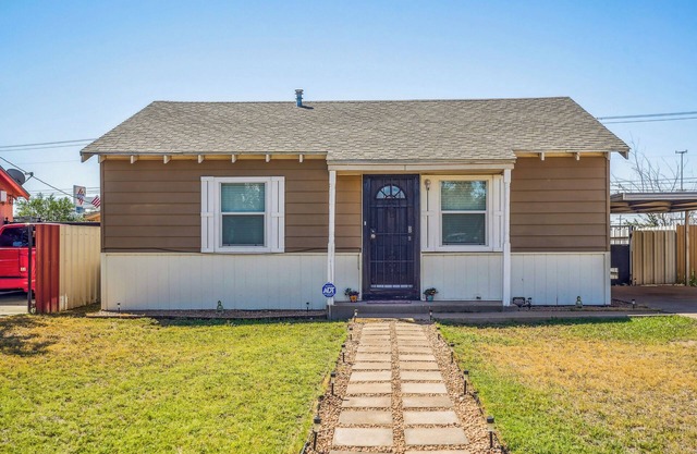 Quaint Midland Home ~ 1 Mi to Downtown!
