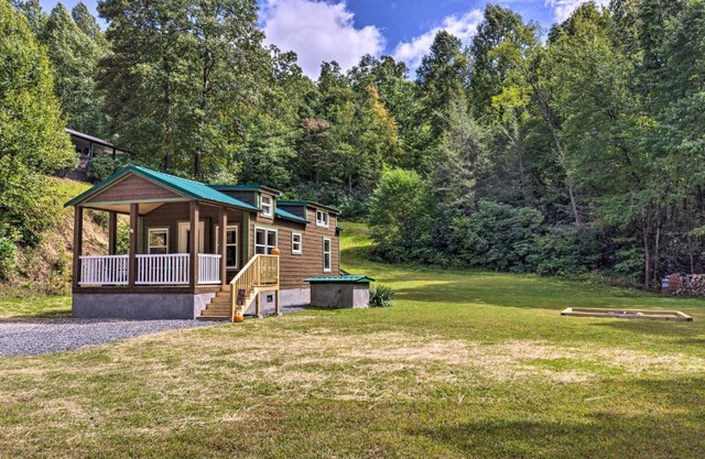 Quaint Mtn Cabin Tiny Living Near Big Adventure