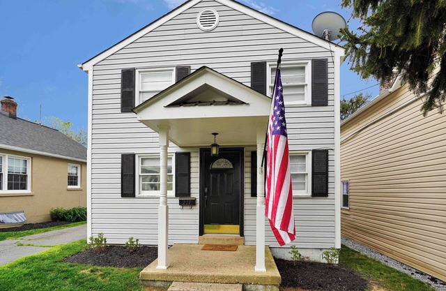 Quaint Royal Cottage @ Historic Leesburg