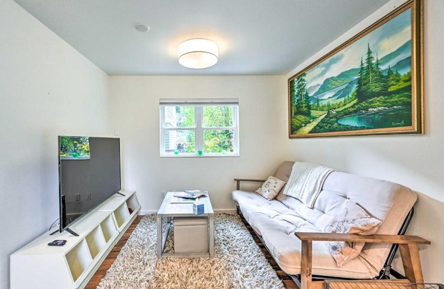 Quaint Seattle Retreat 2 Mi to Capitol Hill!