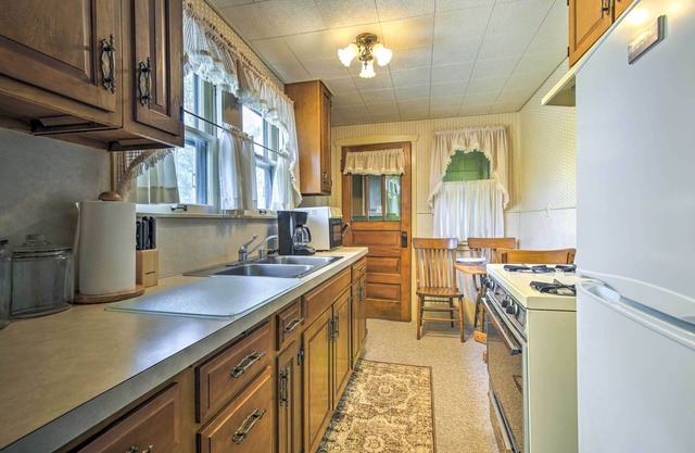 Quaint Stockton Escape Near Community Park!