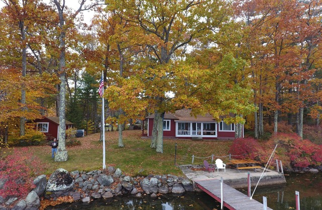 Quaint Three Bedroom Cottage With Gorgeous Views