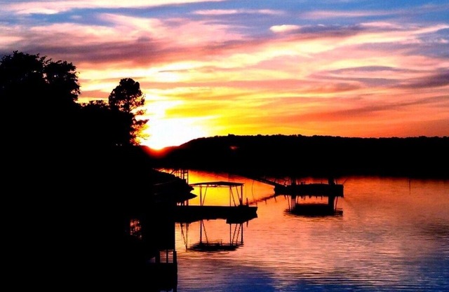 Quaint Waterfront Home On Large Lot -Deep Water, Private Dock , GORGEOUS SUNSETS
