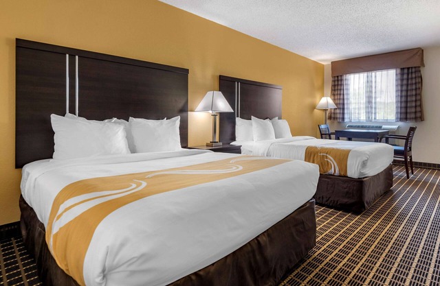 Quality Inn & Suites Warren