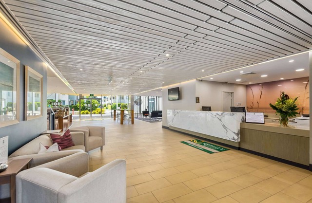 Quality Suites Pioneer Sands