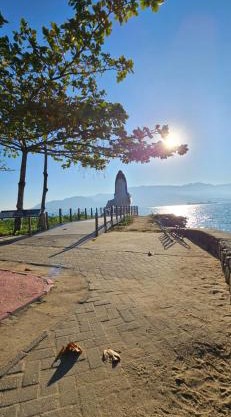 Quarto 100m da praia Pereque