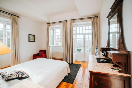 Quarto Duplo com Jardim e Piscina