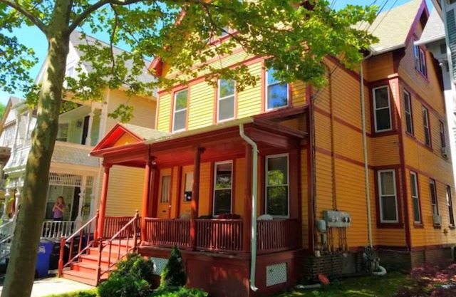 Queen Beds, Fast WiFi, TV, Free Parking, Walk to Yale and Downtown!