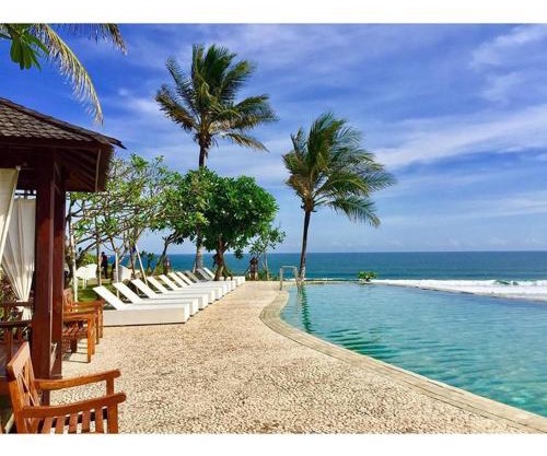 Queen of the South Beach Resort
