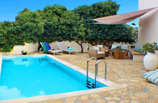 Querini Traditional Villa in Alikampos, 9km from Sandy Beach