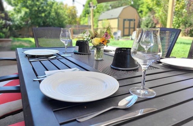 Quick access to state parks & bike trails. Giant backyard, pet-friendly!