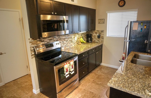 Quiet 2-bed condo in beautiful Desert Gold! Summer-Long Renters Welcome!