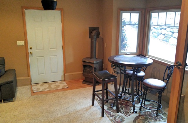 Quiet 2-bedroom suite in a house with fully fenced backyard.