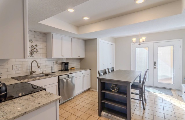 Quiet 3bd/2.5 bath near DFW Airport, Running Trails, Sports & Entertainment