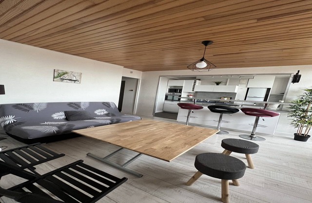 Quiet 4-room apartment with view
