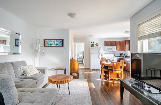 Quiet, Accessible Private Suite in View Royal, Near Victoria General Hospital