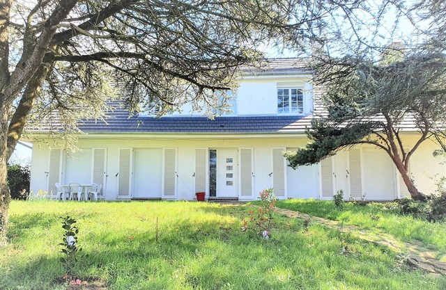 Quiet accommodation (parking, wifi, garden)