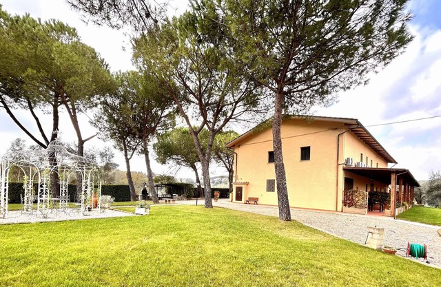 Quiet and nice holiday complex in Tuscany, Air conditioning,pool,Wi-Fi,Mi6