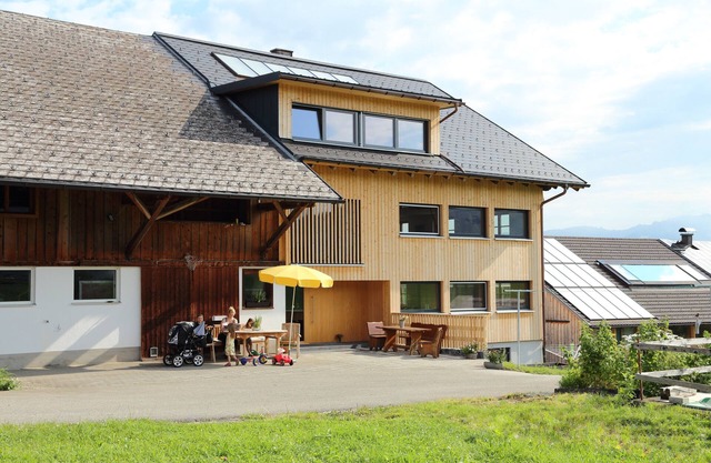Quiet and sunny apartment, 7 minutes walk to the village center