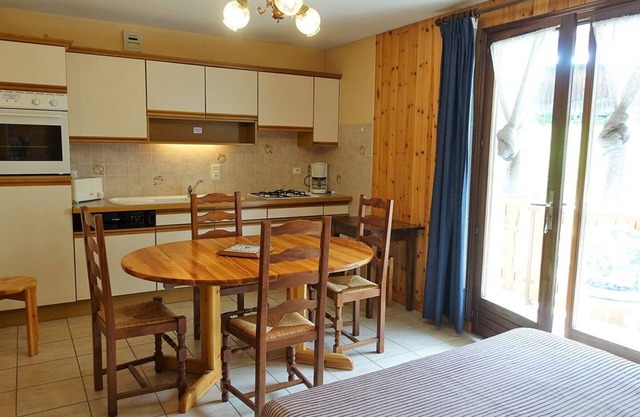 Quiet apartment for 4, at the foot of the slopes with parking