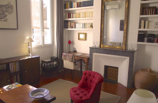 Quiet charming apartment, ideally situated.
