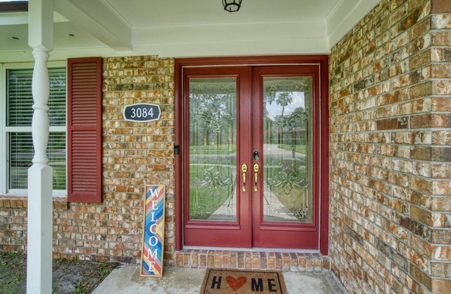 Quiet Convenient pool home, centrally located