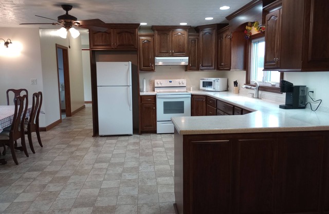 Quiet Country Retreat - outdoor BBQ, 5 mi. From Del Lago Resort