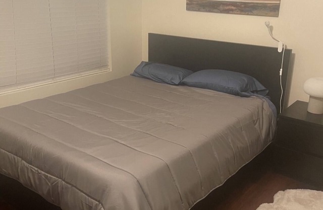 Quiet Cozy Two Bedroom Townhome in Henderson Nevada .