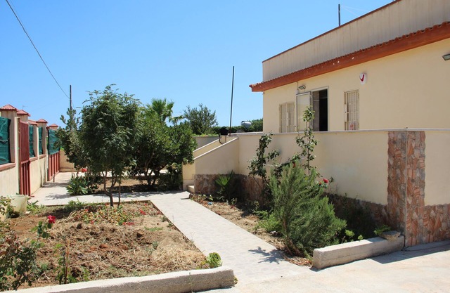 Quiet detached house in Triscina di Selinunte at 8 min. walk from the sea