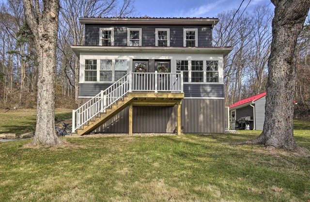 Quiet Escape w/Hot Tub, 5 Miles to Raystown Lake!