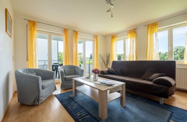 Quiet, family-friendly apartment with 2 bedrooms near the lake