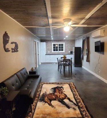 Quiet Guest Cabin in Andalusia, Alabama