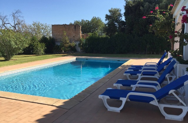 Quiet house ideally located with garden and large swimming pool with all comforts