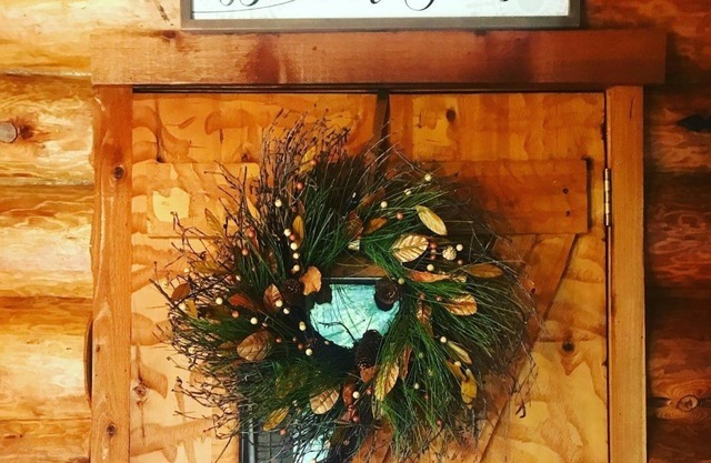 Quiet Lakeside log cabin with teaching/studio space available for retreats.