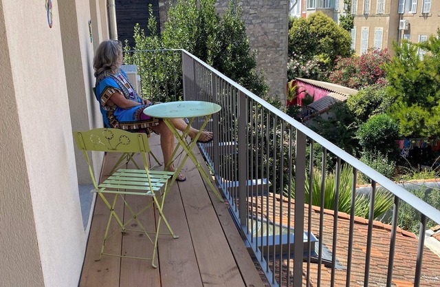 Quiet location in the heart of Marseille, near La Plaine and Cours Julien.