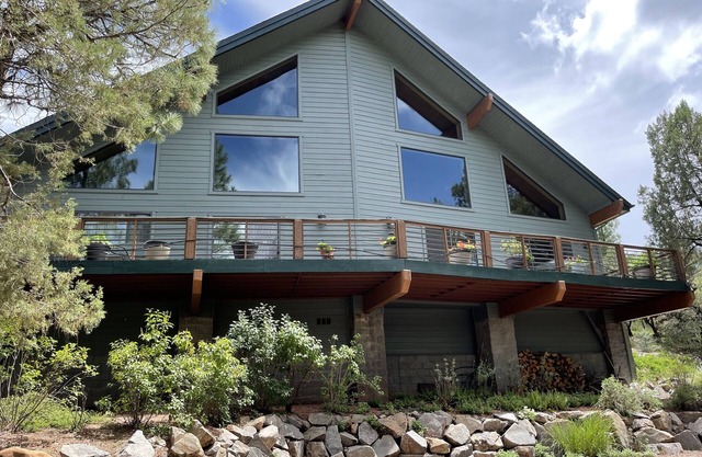 Quiet Luxury-Tall Pines-3 Bedroom-2.5acres-Sleeps 15-Swim & Fish 5mins to creek!