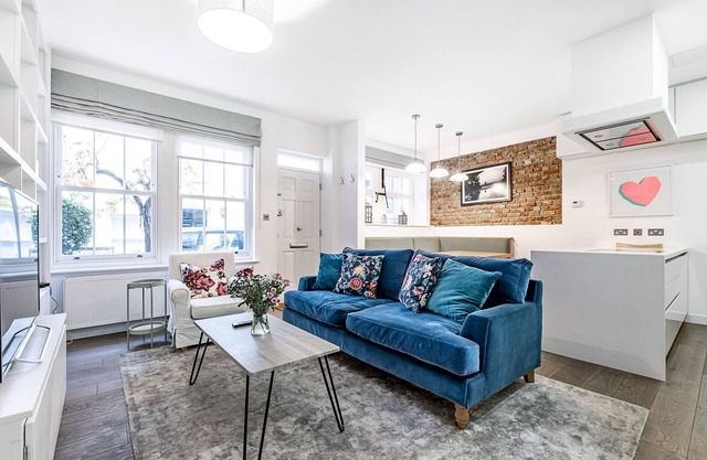 Quiet Mews House 2Bed 2Bath South Kensington Wi-Fi