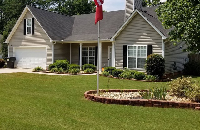 Quiet neighborhood with sidewalks & about a 15 min. walk to downtown Senoia.