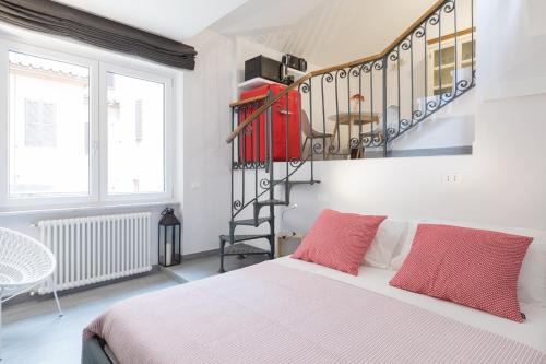Quiet pied a terre with terrace in Borgo Pio