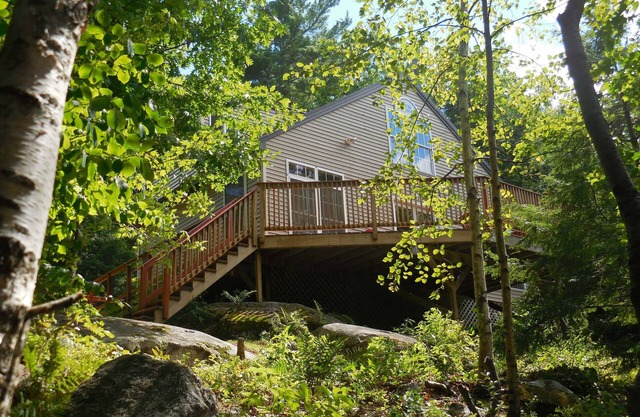 Quiet - Romantic - Secluded Cottage on Lake