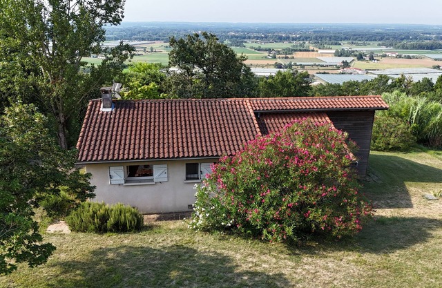 Quiet rural cottage in Tarn and Garonne with magnificent views of the Tarn valley