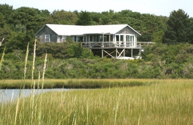 Quiet Rustic Escape With Sunrise And Sunset Views Over Cape Poge Pond
