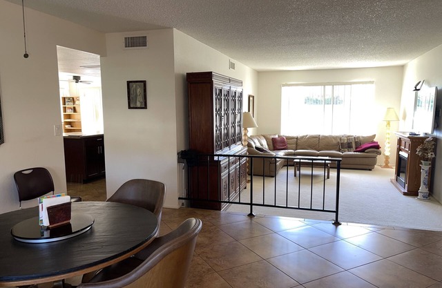 Quiet spacious 3 Bedroom 3 Bath with free parking