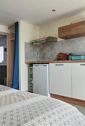 Quiet Studio with Private Parking