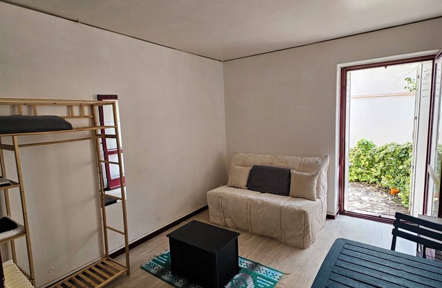 Quiet studio with garden