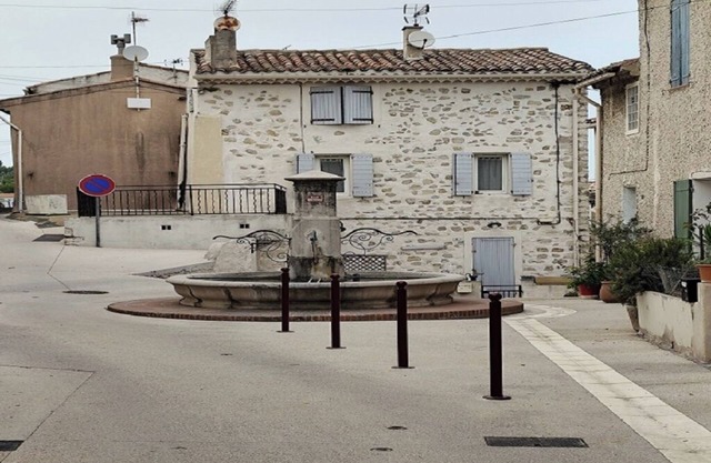 Quiet T2 apartment in Provencal village
