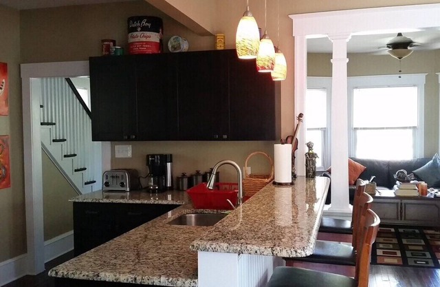 Quiet & Tasteful 1920's Home in Desirable Linwood