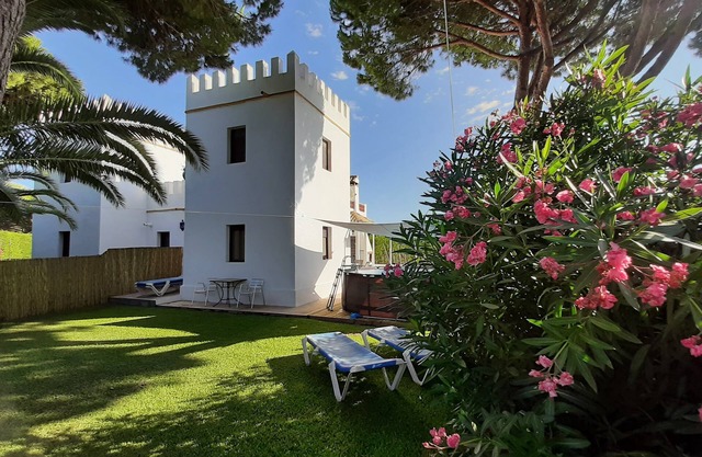 Quiet vacation home near the sea with A/C, pool, and fiber optic wifi.