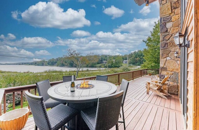 Quiet Waters LakeFront Escape