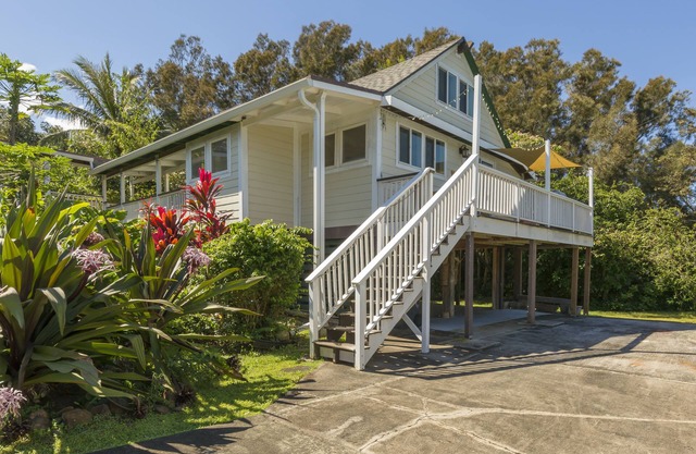 Quintessential Cottage at Sunset Beach!~!